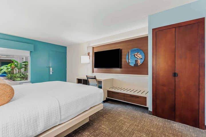 Room 17 of 44
