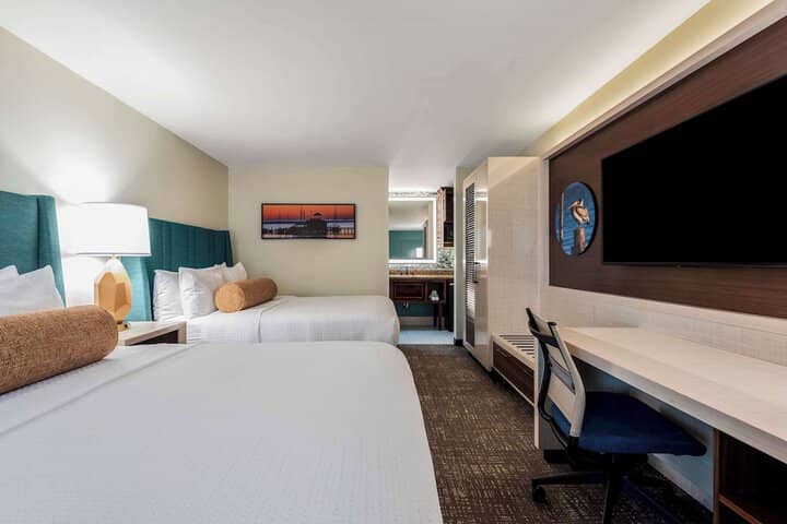 Room 6 of 44
