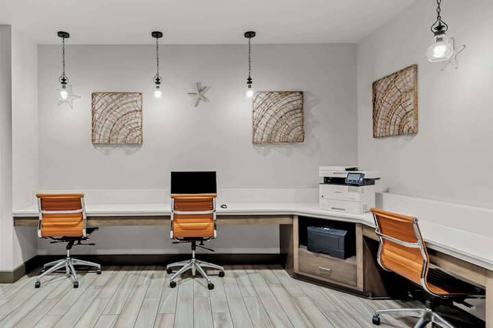 Business Center 41 of 44
